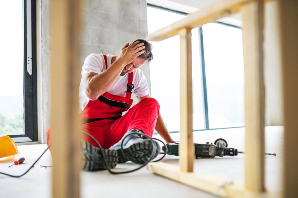 An accident of a man worker at the construction site